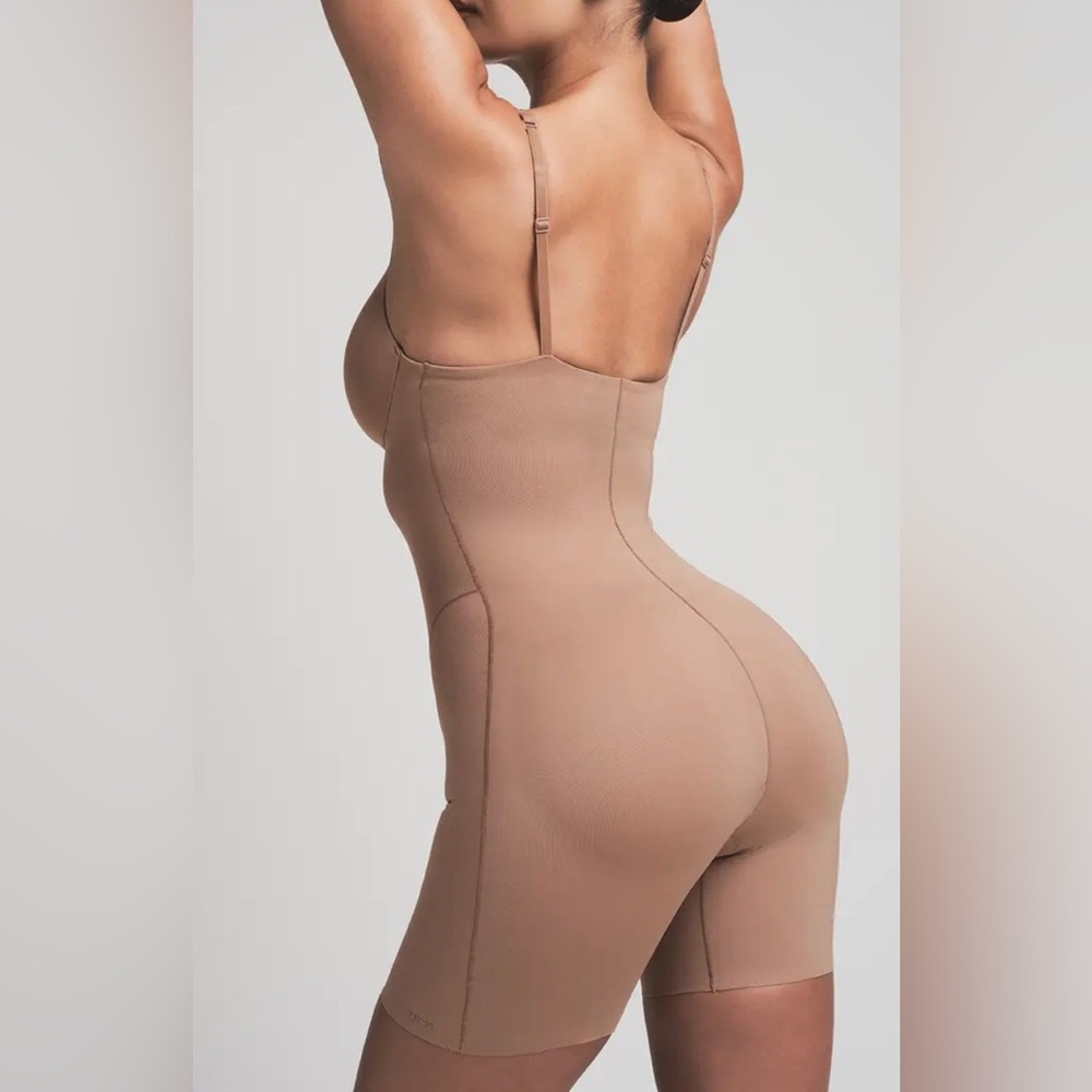 🤎NWT✨SKIMS Ultimate Mid Thigh Bodysuit Clay Brown Size Small🤎 - Picture 2 of 8